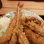 とんかつビストロ 肉のマルコウ - 食べる分だけソースをぶっかけ♪