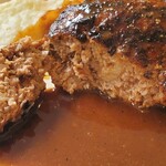 洋食屋 綺・Luck - ハンバーグ(断面)