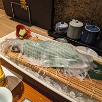 対馬のどぐろとイカ活き造り 博多 魚蔵 都ホテル店 - 
