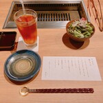 すすきの焼肉きらく - 選べるお箸と可愛い取り皿