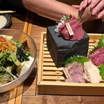 馬肉と炉端焼き きてあ - 高みから見下ろすシャトーブリアンと他の馬達