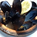 YONA YONA BEER WORKS - ムール貝のビール蒸しです。