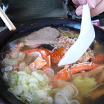 網走海鮮市場 - カニラーメンの底にはイクラが結構沈んでます