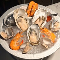 THE UPPER - シーフード・ブラッター -生牡蠣、海老、旬の魚介