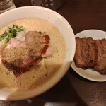 麺屋 くまがい - 追加でチャーシュー