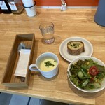 ボーノ - サラダもスープもパンも美味しい