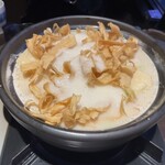 博多炉端 炉 - ごぼう天ととろろを投入♫