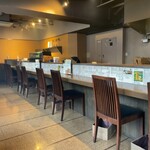 博多炉端 炉 - 店内カウンター席側