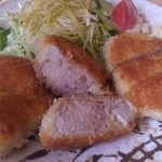 とんかつキッチンむらかみ - ひれかつのアップ写真。柔らかです。
