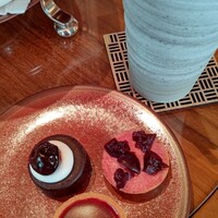 ザ タヴァン グリル＆ラウンジ - 