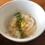 ラーメン イッケン - 青海苔の風味がアクセントのバター追いメシ