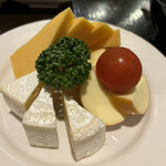 串あげ屋 - 差し入れのチーズ盛り合わせ