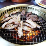 焼肉　本陣 - 焼いてます☆