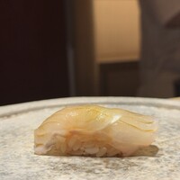鮨 由う - 