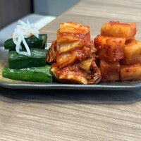 焼肉山水 虎ノ門ヒルズ店 - キムチ盛り合わせ