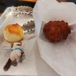 パン屋航路 - 黒豆アマンド　牛すじカレーパン