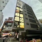 完全個室鮨和食かなうS - こちらのビルの地下1Fにあります。