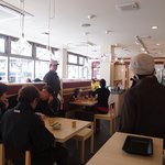 こちゃ麺亭 - 広い店内。