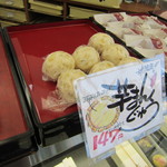 오카시도코로 하나오카 가루이자와점 - 芋まんじゅう陳列 H25.11