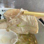 貝だしらぁめん 四季彩 - 鶏チャーシューの2種入ってます