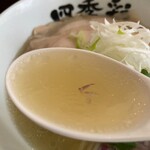 貝だしらぁめん 四季彩 - 透き通ったスープ