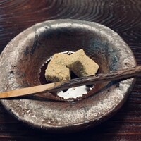 美山荘 - お部屋でまずは蕨もちとお茶でゲカイノアクヌキ