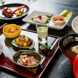細部まで食材や手仕事にこだわり、和を感じさせるコース料理
