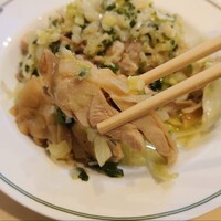 中国飯店 三田店 - 『サービスランチ①（蒸し鶏の葱油ソース）（950円税込）』