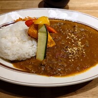 恵比寿ビストロ 猫も杓子も - 旬野菜の牛すじカレー 202407