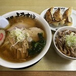 麺屋 ようすけ - ラーメン¥850（大盛＋¥150）、スタミナメンマ丼¥480、餃子¥390