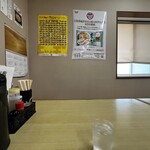 麺屋 ようすけ - 店内　テーブル席