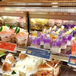 シャトレーゼ - 料理写真:ケーキのショーケース