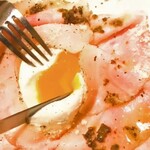 タヴォロッツァ - 自家製生ハムのポーチドエッグ