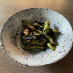 ワインとスパイス小料理 Dal Mellow - スパイス枝豆。皮もうんまい