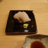 すし処 睦月 - 三河湾 骨切り鱧 皮目炙り