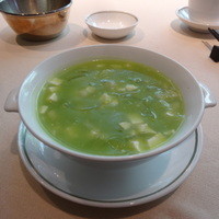 中国飯店 富麗華 - 海鮮と板春雨入り空豆スープ