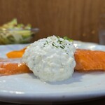 キッチン ブルー グローブ - 横から、マスカルポーネとヨーグルトのタルタルソースはタップリ！、