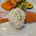 キッチン ブルー グローブ - 正面から、山盛りタルタルソース