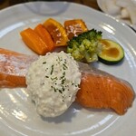 キッチン ブルー グローブ - 反対側から、銀鮭は細長いですね