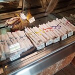 キュルノンチュエ - ショーケース（乾燥ソーセージ 等）