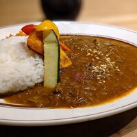 恵比寿ビストロ 猫も杓子も - 旬野菜の牛すじカレー 202407
