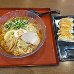 8番らーめん - 料理写真:冷やしらーめん・2玉+餃子セット