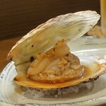 桶家乃隠居 - 焼き殻付きホタテ貝