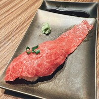 焼肉 和 - 肉寿司。これはウンマイ。ユッケと同じ部位かな？