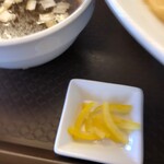 めん処 きよ洲 - 柚子の苦味と風味で味の変化を楽しめます！