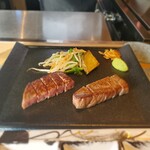 宮古牛鉄板焼 ユキシオステーキ - 左が宮古牛で右が黒毛和牛