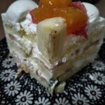 リリエンベルグ - スポンジの間のフルーツは、もも