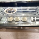 ペンギン屋 - キッチンワークペコリーノさんのスイーツショーケース