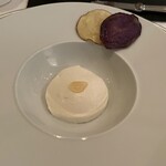 ラ・ブランシュ - カリフラーのムースとトマトのジュレ、じゃがいものチップ