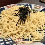 杏樹亭 岸根店 - 「カルビつけ麺（税込￥950）」の麺